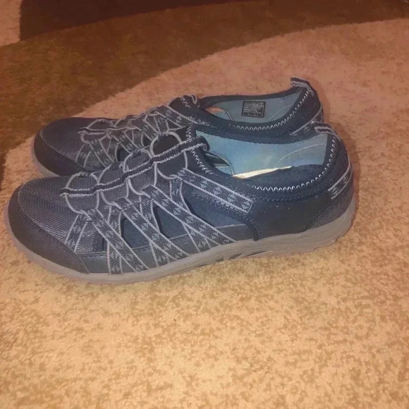 Skechers/gray/blue athletic shoes 9.5 - Picture 1 of 6